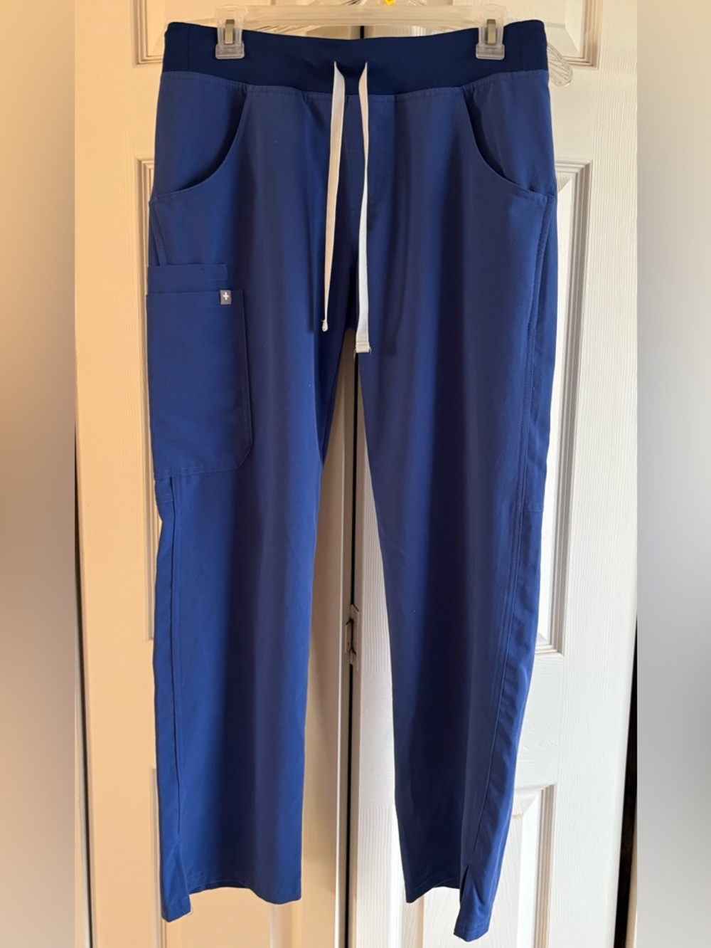 FIGS Kade Women’s Cargo Scrub Pants